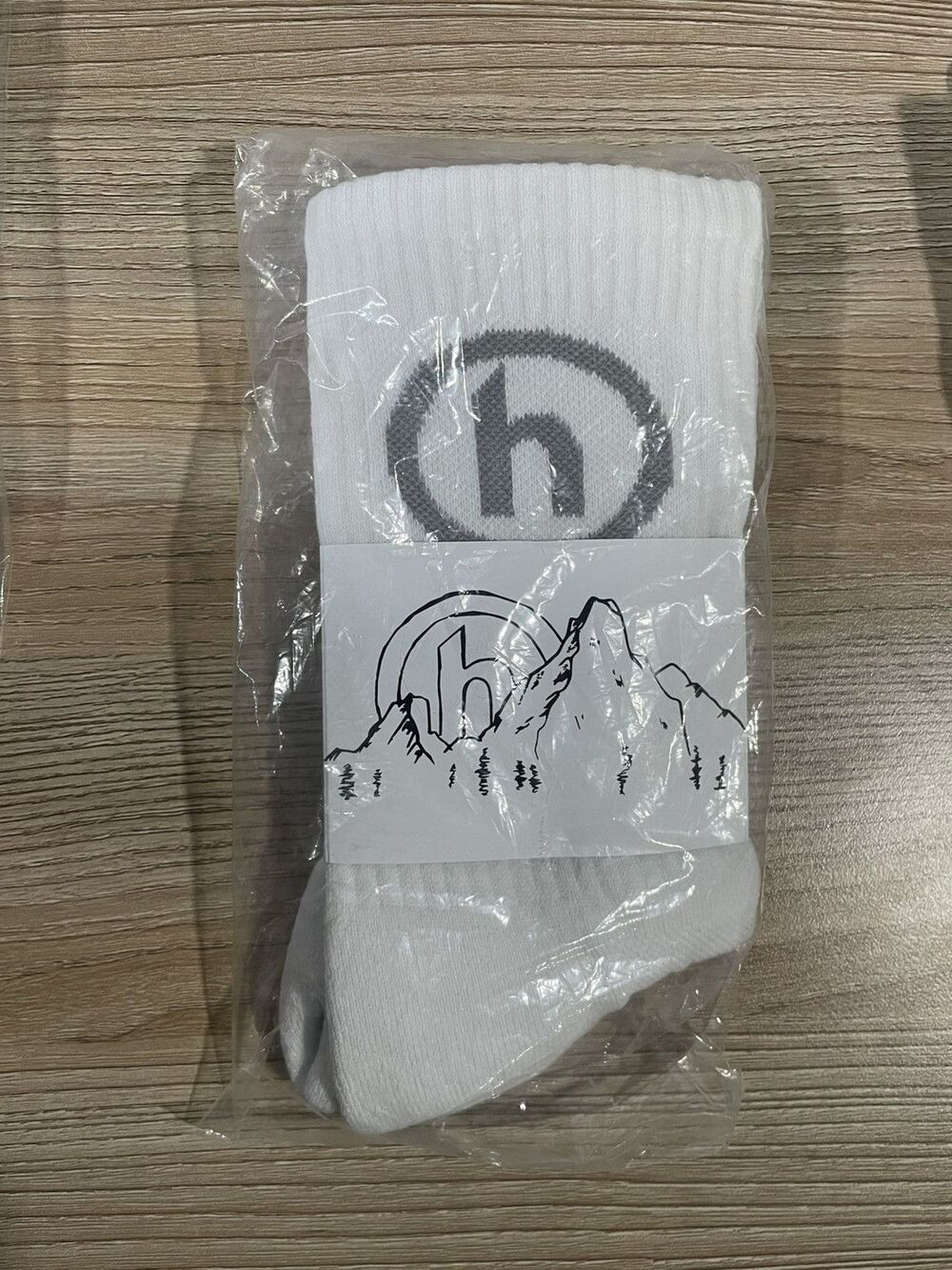 Hidden NY H Logo Crew Socks White Gray